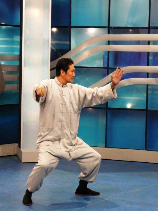    瓜國媒體「展望電視台」(GUATEVISION) 21日邀請駐館孫大使大成於該台每週一至五上午6時至10時之現場直播之「早晨萬歲」(Viva la Mañana) 節目專訪，宣傳駐館與旅瓜僑團及相關之瓜國公私機構即將合辦之「慶祝中華民國建國100年大遊行」活動。