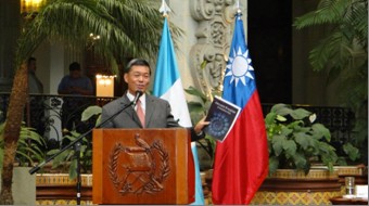 孫大使致詞介紹馬雅教育叢書