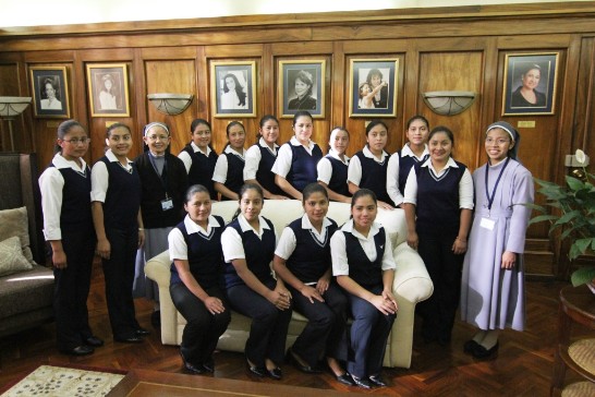 瓜京女子學校師生在總統府會客室合影