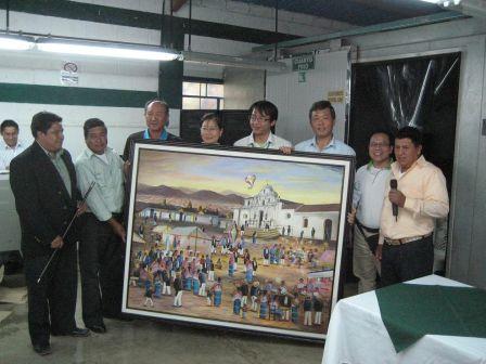 孫大使與與會貴賓合影（右3孫大使大成、右4張耕華技師；左1市長 Pichiya、左2產銷班代表Julio Icu、左3黃健雄