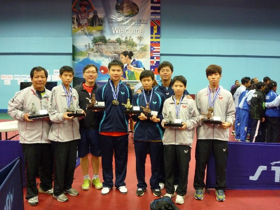 我桌球代表隊締造佳績，榮獲金、銀、銅獎牌之接受頒獎照片