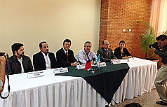 瓜地馬拉咖啡業者將赴台灣參展，瓜國咖啡協會18日（當地時間）召開記者會，會長雷波羅斯基（左4）主持，台駐瓜大使孫大成（左3）、瓜國經濟部中美洲開發銀行合作計畫總協調人克魯斯（右2）參加。