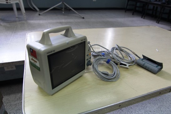 我國捐贈之監控螢幕(含我國旗貼紙)