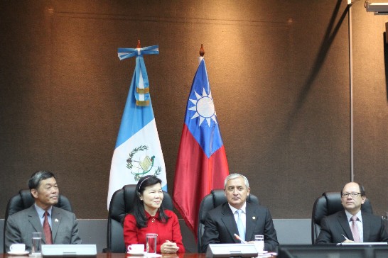 我立委訪團拜會瓜國總統培瑞茲