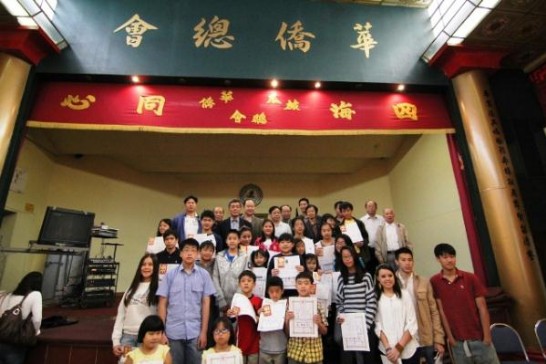 孫大使與全體受獎生合影