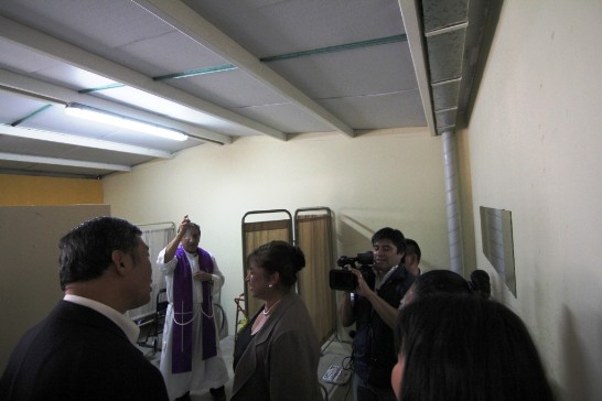 孫大使陪同第一夫人及P市長夫婦參觀完工之照護之家