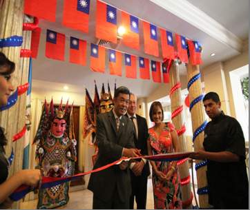 駐瓜地馬拉孫大使大成為台灣美食週主持開幕剪綵活動