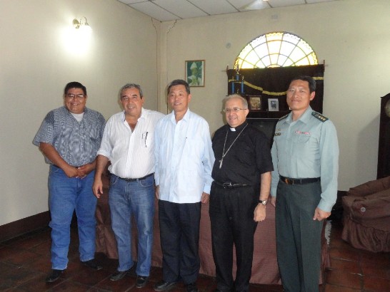 孫大使訪晤艾市主教Victor Hugo（右2） 