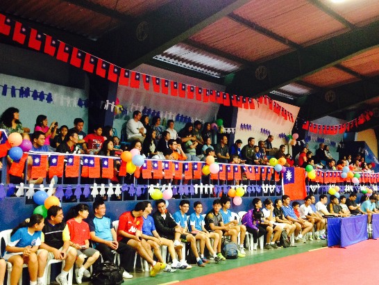 103年國慶盃桌球賽親友加油隊伍一角