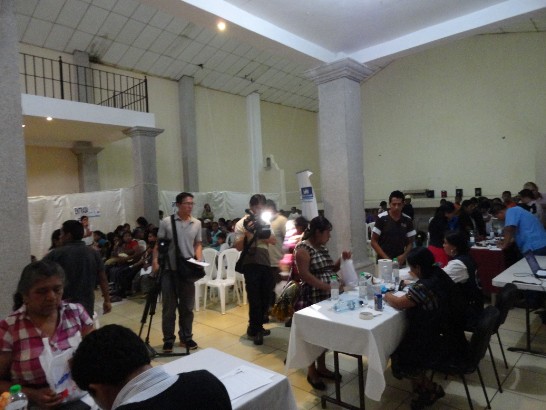 民視攝影隊拍攝我政府贊助瓜國第一夫人辦公室社會工作局醫療義診活動