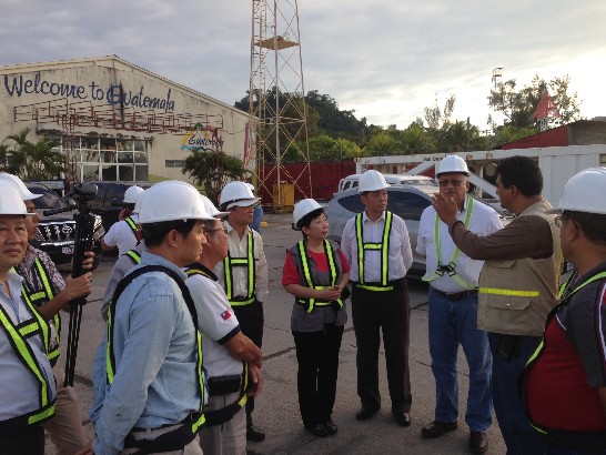 孫大使乙行參訪大西洋岸Santo Tomás de Castilla港務局