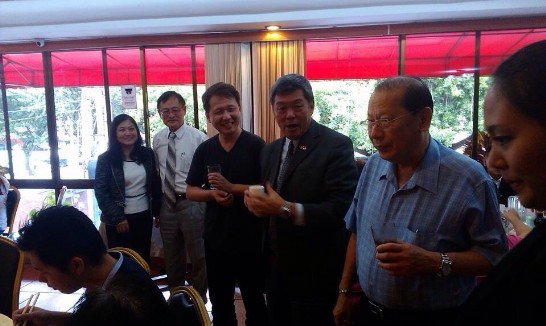 上述訪團團長薛盛華偕孫大使向旅瓜9個僑團致謝