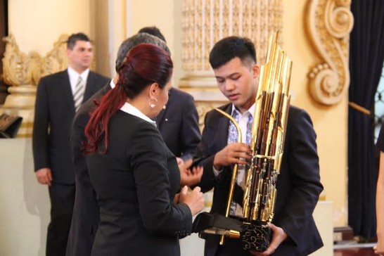 芭爾德蒂副總統詢問我傳統樂器「笙」發聲方式