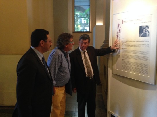 孫大使詳細說明我照片內容，讓瓜國友人留下深刻美好印象