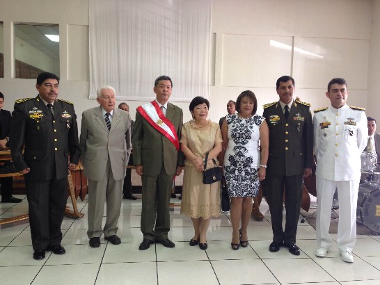 孫大使接受贈勳後與羅部長伉儷、總長及海事副部長合影