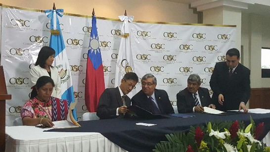 緬審計長與賴大使簽署捐贈紀事錄