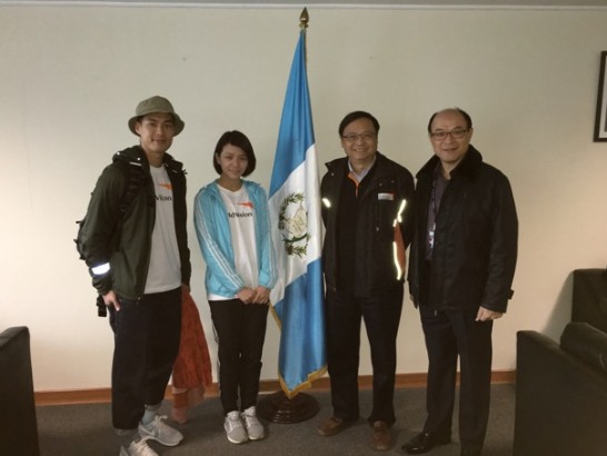 我世展會訪團抵瓜京國際機場