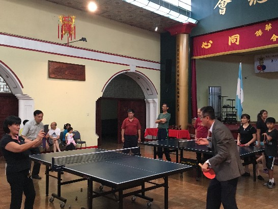 駐館賴大使建中與陳會長國煒象徵性開球