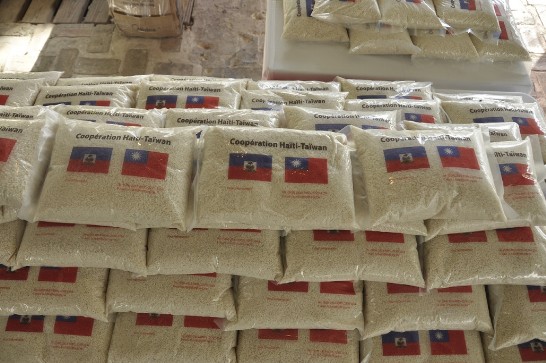 臺、海兩國農業合作計畫所產稻米紀念包。