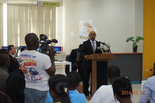 Henri Christophe大學校長Jean Marie Théodat於華碩電腦捐贈儀式中致詞。