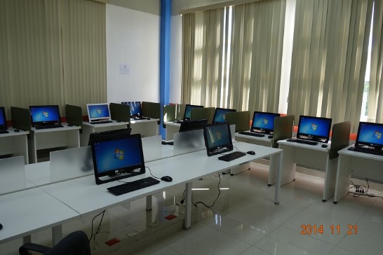 Henri Christophe大學圖書館設置華碩電腦資訊中心一隅。