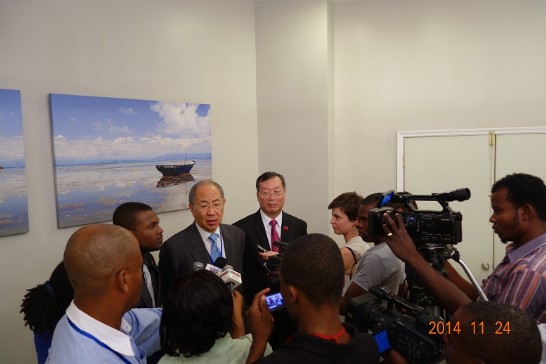 國經協會王理事長鍾渝及駐海地黃大使再求接受媒體採訪。