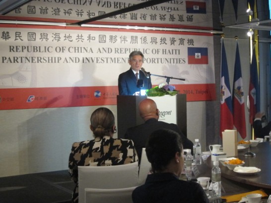 外交部柯政務次長森耀於台北晶華酒店「台灣與海地夥伴關係與投資商機」招商說明會中致詞。