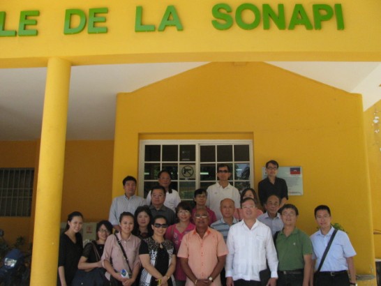 中華民國對外貿易發展協會貿洽團與駐海地黃再求大使參訪SONAPI加工出口區。
