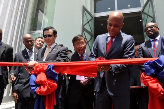 馬總統與馬德立總統共同為最高法院新建大樓剪綵。