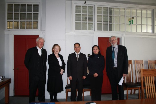  (from left to right): The Hon. Mr. Justice Iarfhlaith O’ Neill (High Court) ; Ms. Elisha D’Arcy (Protocol Officer, Courts Service and Judicial Studies Institute) ; Representative Harry Tseng ; Ms. Pamela Chen, Third Secretary ; Judge William Hamill (District Court, Member of the Board of the Judicial Studies Institute)