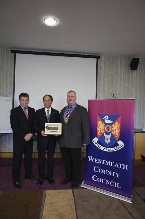 Johnnie Penrose (Chair of County Council) and Daniel McLoughlin (County Manager) present Representative Harry Tseng with a  gift and welcome him to Mullingar