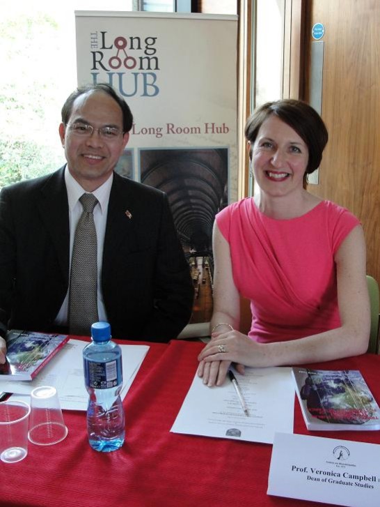 曾厚仁代表與共同擔任評審之都柏林三一大學研究生協會院長Veronica Campbell教授