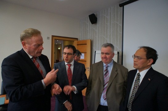 曾代表與在場3位眾議員交換意見