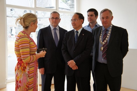 愛爾蘭公益協會執行長Karen Hennessy介紹當地文創產業