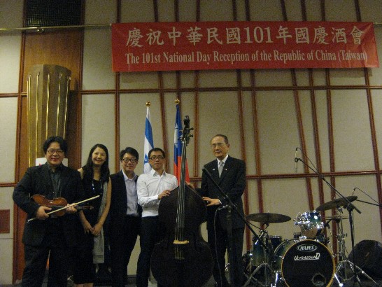 Chih-Pin &amp; Kai-Ya Quartet play at 2012 National Day