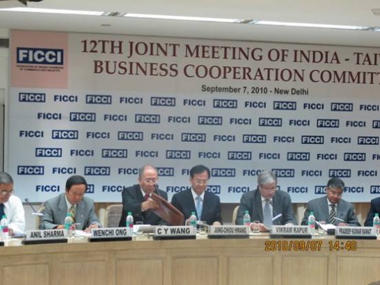 Mr Chung-yu Wang, chairman of Chinese International Economic Cooperation Association, led Taiwan Investment Mission to participate the “12Th Joint Meeting of India-Taiwan Business Cooperation Committee” on Sep 7, 2010. Dr. Jung-Chiou Hwang ,vice minister of MOEA, Ambassador Ong and Mr. Pradeep Kumar Rawat, Director General of ITA, were invited to attend the meeting.