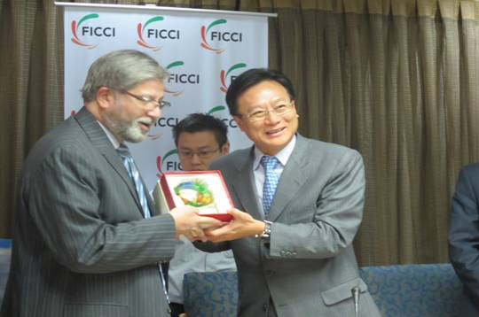 Magistrate Cho Po-Yuan, Changhwa County, led a delegation to visit Federation of Indian Chambers of Commerce and Industry on Oct 25th. They were briefed of Indian investment climate and exchanged ideas of bilateral cooperation in the future.