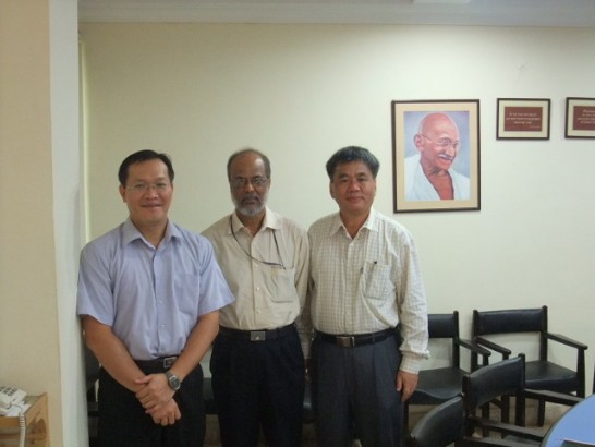 Prof. Yuan-huei Chang and Dr. T. Fang of S&amp;T Division paid a visit to the National Institute of Oceanography (NIO), India, on October 28. They held a meeting with Dr. Satish R. Shetye, Director of the NIO, had briefings and toured the Labs. Both sides acknowledged the importance of academic collaboration and relationships, and discussed the ways of establishing a bilateral mechanism to increase exchanges between two sides. Located in Goa, the NIO is one of India’s leading national labs, which focuses on ocean studies and is under the Council for Scientific and Industrial Research, Ministry of Science and Technology.