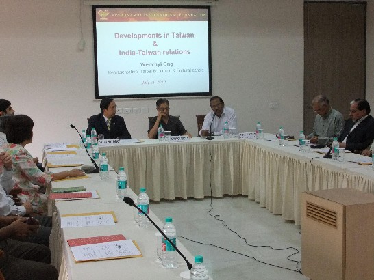 In Ambassador Ong’s speech, he mentioned as follows: The tense relations between the Taiwan Strait has increasingly eased since President Ma assumed office in May 2008 and his pragmatic engagement policy toward mainland China. After the signing of the Economic Cooperation Framework Agreement (ECFA) between the two sides, Taiwan’s economic relations with the mainland will be even closer and Taiwanese investment in the mainland will also be more increased. In order to diversify Taiwanese investment into other markets, Premier Wu announced a policy with aims to strengthening Taiwan’s economic relations with India on April 23rd in which it will encourage Taiwanese business people to explore the ample Indian market. Taiwan sincerely hopes India can take hold of this opportunity to further develop its economic ties with Taiwan.