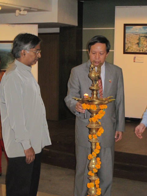 Ambassador Ong inaugurating “Taiwan Sublime” photo exhibition with Dir. Gen Suresh Goyal of ICCR.
