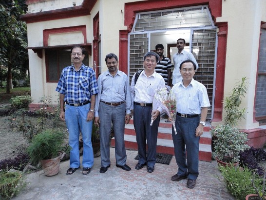 Directors from Cultural Division and Science Division visited the Banaras Hindu University (BHU) on August 26. During the sojourn, they held a meeting with Prof. M. Joshi, Chairman, International Centre, on how to increase bilateral exchanges. In addition, they visited the Department of Physics and Department of Languages for interacting with the faculty. They also met the Taiwanese students studying there.