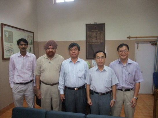 Prof. Y. Chang, Director of Science Division, and Mr. J. Chang, Director of Culture Divison, conducted a working meeting with Prof. Gumeet Singh, Proctor of Delhi University on September 16 for the bilateral exchanges and cooperation. Delhi University has already signed collaborative agreements with some Taiwan's universities, including National Tsing Hua University (www.nthu.edu.tw/), National Cheng-Chi University (www.nccu.edu.tw/) and Yuan Ze University (www.yzu.edu.tw/), and expects to expand the collaborative relationship with Taiwan's higher education units. The TECC will continue to facilitate the exchanges between Delhi University and its Taiwan counterparts.
