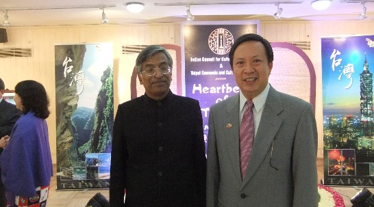 Amb Ong with Shri Suresh K. Goel, Director General, Indian Council for Cultural Relations.