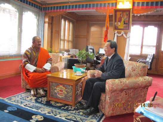 Counselor David Hsu meets with Minister Lyonpo Nandalal, Ministry of Information and Communication of Bhutan.
