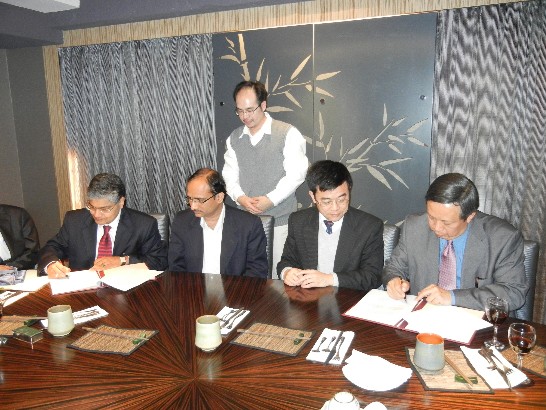 The 5th Taiwan-India Science Joint Committee meeting was held in Taiwan on January 9-10, 2012. The meeting minute was signed jointly by Mr. Wenchyi Ong, Representative of TECC in New Delhi and Mr. Pradeep Kumar Rawat, Director General of India-Taipei Association.