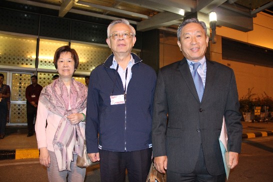 Fai-Nan Perng(center), Governor of the Central Bank, and his wife(left) accompanied by Representative Chung Kwang Tien(right) came out from the IGI Airport in New Delhi in the early morning of May 2, 2013.