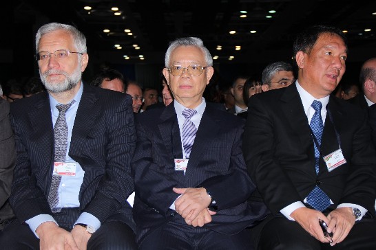 Mr. Fai-Nan Perng(center), Governer of the Central Bank of the Republic of China, sat in the first raw in the inauguration of the 46th Annual Meeting of Asian Development Bank on April 4, 2013.