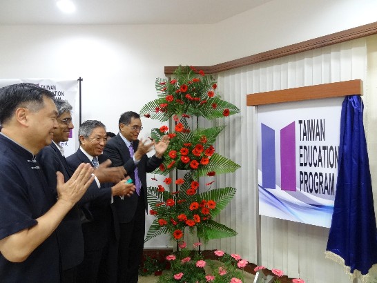 Amb. Tien Chung-Kwang was invited to attend and witness the MoU signing ceremony in IIT Madras. The Director of IITM, Prof. Bhaskar Ramamurthi presided in the event. Participants from Taiwan included Dr. the Senior Vice President of NTHU and delegation from Taiwan Higher Education Exposition.
