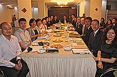 5 Lawmakers, members of The Taiwan-India Parliamentarian’s Friendship Association, listen to the operation briefing at TECC in India on July 22, 2014.