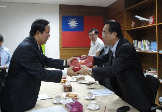 台灣高等教育印度考察團由教育部國際文教處處長林文通率領，應邀訪印參加印度教育協會(AIU)第85屆年會。